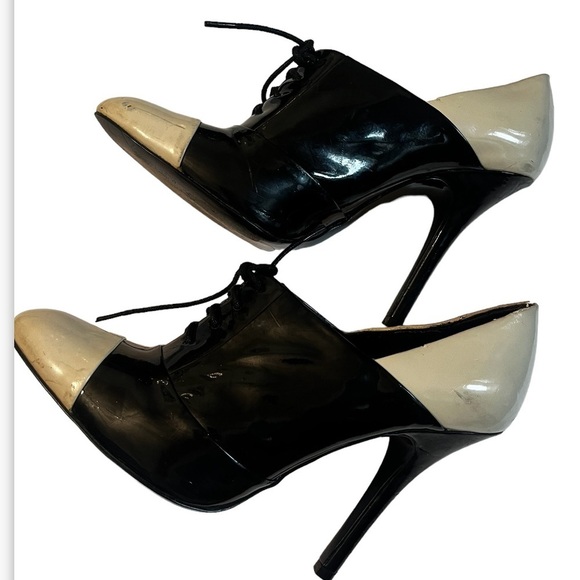 Zara Collection Patent Leather Black & Cream Lace Up Sz 38 US 8 Shoe Boots - Picture 1 of 8